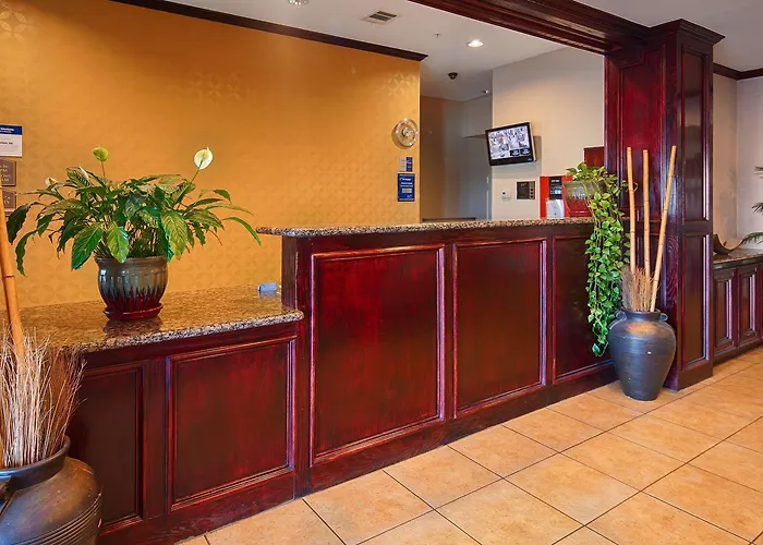 Best Western Lockhart Hotel & Suites